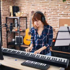 Folding Piano Keyboard 88 Keys Rechargeable Full Size Semi Weighted Piano Digital Electronic Piano with LCD Screen Carry Bag Mic Sheet Music Stan (Type: Battery_Black)